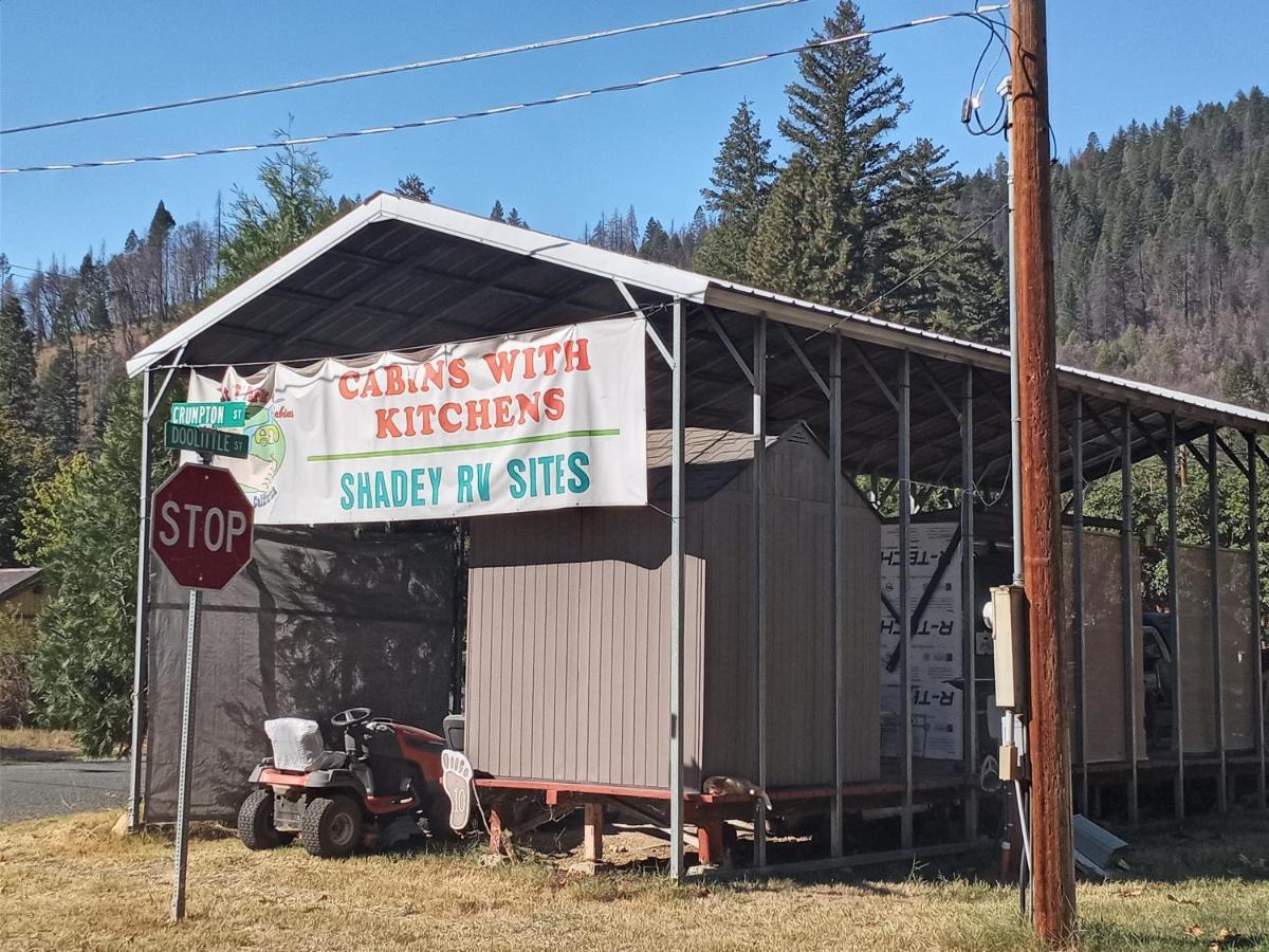 Bigfoot Rv & Cabins Park ハッピー・キャンプ エクステリア 写真