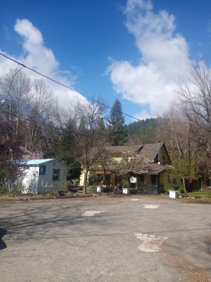 Bigfoot Rv & Cabins Park ハッピー・キャンプ エクステリア 写真