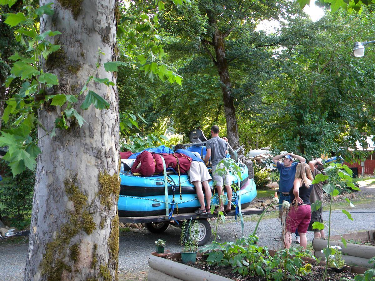 Bigfoot Rv & Cabins Park ハッピー・キャンプ エクステリア 写真
